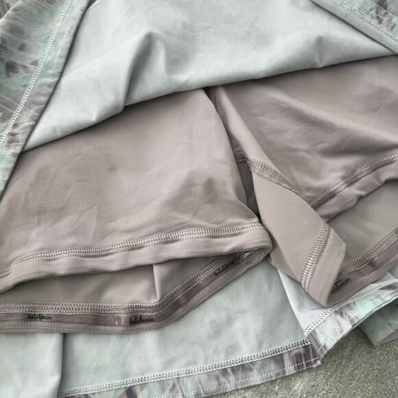 Lululemon Pace Rival Mid-Rise Skirt in Plisse Bloom Multi / Mauve Grey sz 14 - Picture 10 of 11